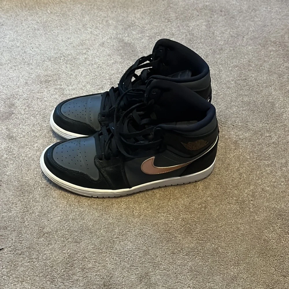 Jordan1 bronze size 9 - Picture 4 of 5